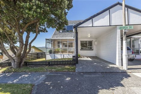 Photo of property in 52 Akaroa Drive, Maupuia, Wellington, 6022