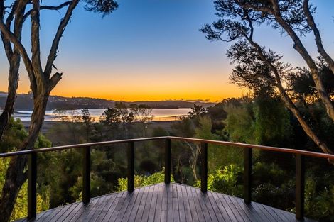 Photo of property in 92 Paekakariki Hill Road, Pauatahanui, Porirua, 5381