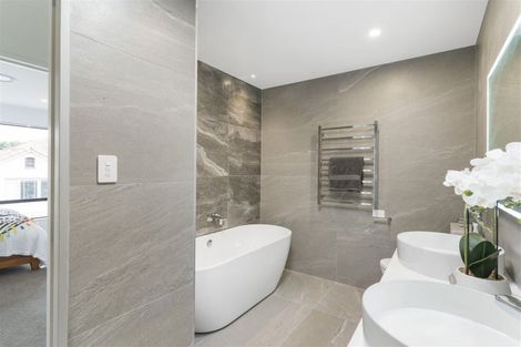 Photo of property in 5a Pierce Road, Milford, Auckland, 0620