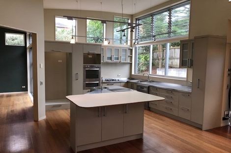 Photo of property in 21a Korotaha Terrace, Rothesay Bay, Auckland, 0630