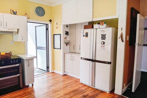 Photo of property in 28 Shakespeare Road, Bastia Hill, Whanganui, 4500