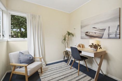 Photo of property in 22 Homewood Crescent, Karori, Wellington, 6012