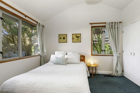 Photo of property in 12-12a Maungaraki Road, Korokoro, Lower Hutt, 5012