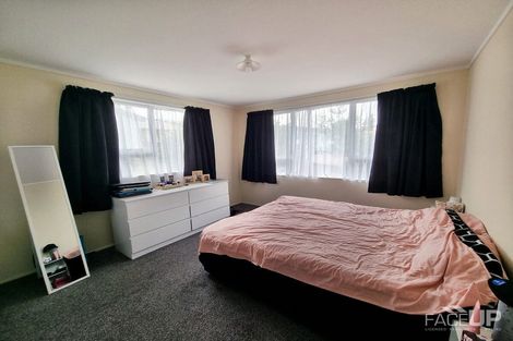 Photo of property in 2/10 Kemp Road, Massey, Auckland, 0614