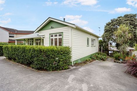 Photo of property in 21 Farquhar Road, Glendene, Auckland, 0602