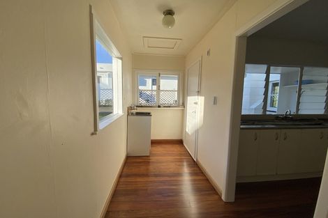 Photo of property in 1/50 Masterton Road, Rothesay Bay, Auckland, 0630