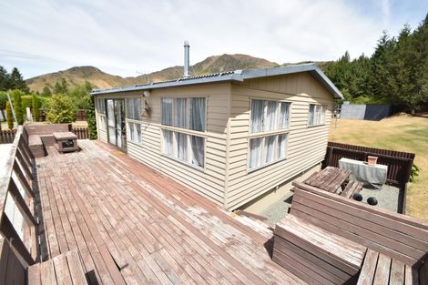 Photo of property in 32 Black Peak Road, Omarama, 9412