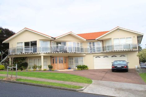 Photo of property in 4 Bert Wilson Place, Cockle Bay, Auckland, 2014