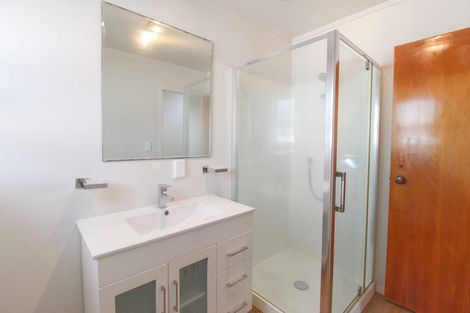 Photo of property in 4/4a Browns Road, Manurewa, Auckland, 2102