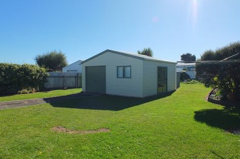 Photo of property in 13 Linklater Avenue, Foxton Beach, Foxton, 4815