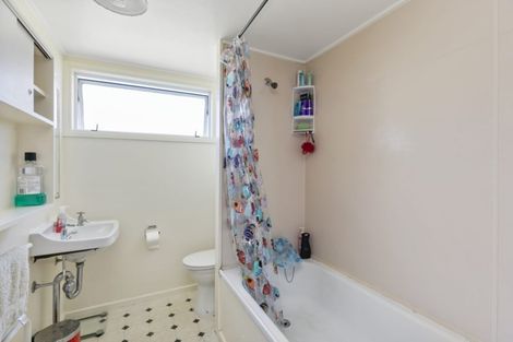 Photo of property in Lynbrae Court Flats, 17/4 Dr Taylor Terrace, Johnsonville, Wellington, 6037