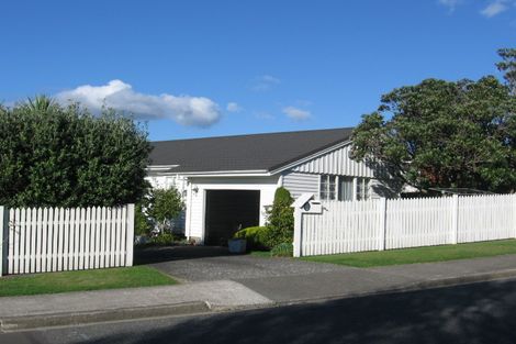 Photo of property in 16 Cranwell Street, Churton Park, Wellington, 6037