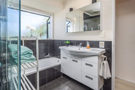 Photo of property in 9 Crail Court, Totara Heights, Auckland, 2105