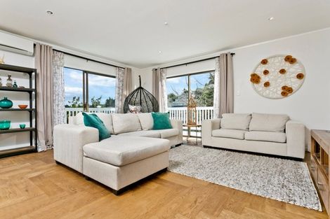 Photo of property in 990 East Coast Road, Northcross, Auckland, 0632