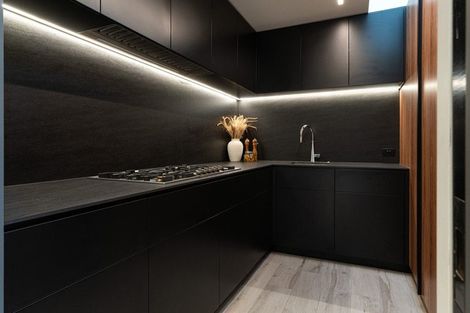 Photo of property in 49 Saint Andrews Square, Strowan, Christchurch, 8052