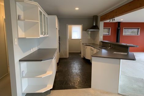 Photo of property in 57 Avonleigh Road, Green Bay, Auckland, 0604