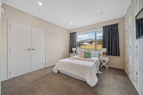 Photo of property in 5b Tupuhi Place, Highlands Park, New Plymouth, 4312