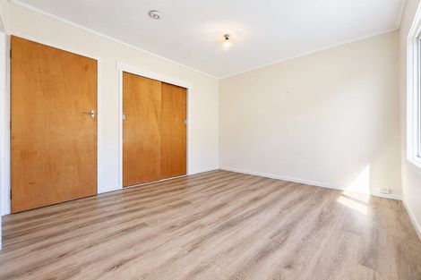 Photo of property in 2/53 Ayton Drive, Totara Vale, Auckland, 0629