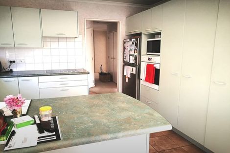 Photo of property in 1/28 Bernie Edwards Place, Botany Downs, Auckland, 2010