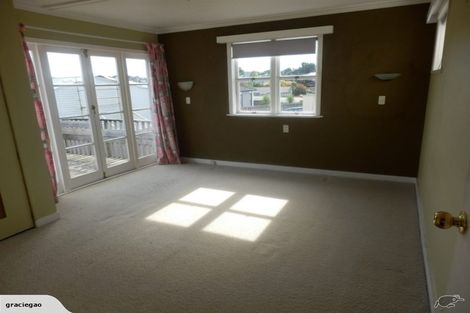 Photo of property in 1/884 East Coast Road, Northcross, Auckland, 0630