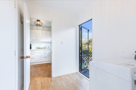 Photo of property in 1/6 Peterhouse Place, West Harbour, Auckland, 0618