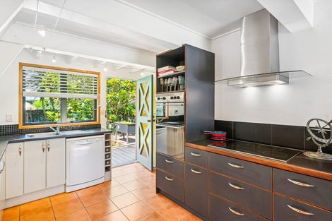 Photo of property in 10 Hastings Street, Waikanae Beach, Waikanae, 5036