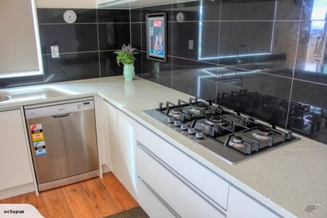 Photo of property in 4 Kirikiri Drive, Papakura, 2110