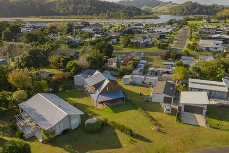 Photo of property in 20 The Crowsnest, Cooks Beach, Whitianga, 3591
