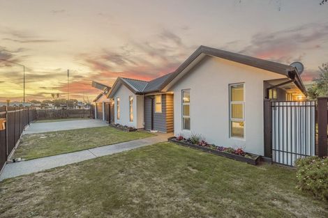 Photo of property in 44 Queenspark Drive, Parklands, Christchurch, 8083