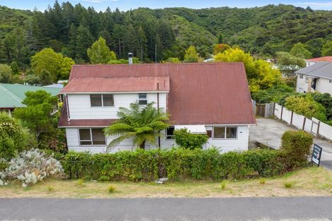 Photo of property in 125 Waikawa Road, Picton, 7220