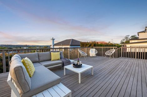 Photo of property in 16 Oak View Terrace, Schnapper Rock, Auckland, 0632