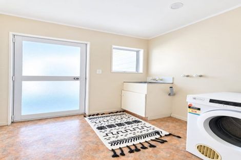Photo of property in 96a Mangorei Road, Strandon, New Plymouth, 4312