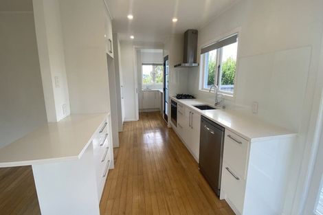 Photo of property in 5 Brookfield Road, Te Atatu Peninsula, Auckland, 0610