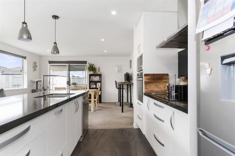 Photo of property in 15 Batty Street, Papamoa Beach, Papamoa, 3118