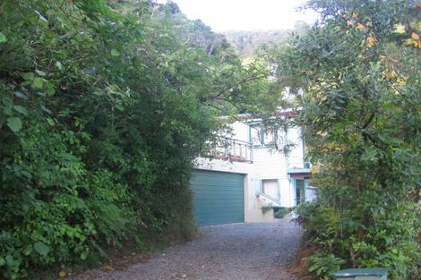 Photo of property in 10 Richmond Road, Mahina Bay, Lower Hutt, 5013