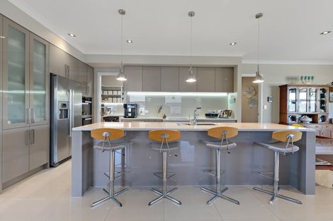 Photo of property in 12 Amberley Place, Flagstaff, Hamilton, 3210