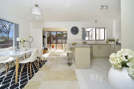 Photo of property in 32 Hollyford Drive, Clover Park, Auckland, 2105