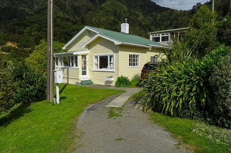 Photo of property in 7 Russell Street, Picton, 7220