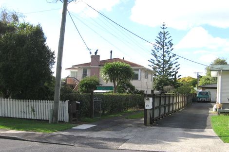 Photo of property in 5 Renata Crescent, Te Atatu Peninsula, Auckland, 0610