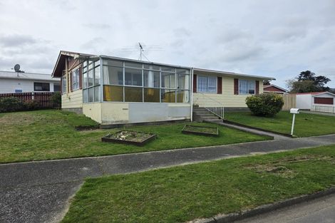 Photo of property in 2 Wyoming Grove, Totara Park, Upper Hutt, 5018