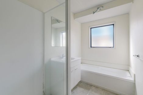 Photo of property in 1/52 Agincourt Street, Glenfield, Auckland, 0629