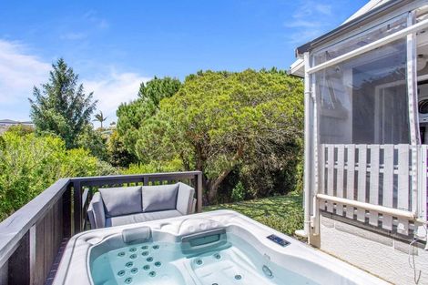 Photo of property in 10 Wyman Place, Pakuranga Heights, Auckland, 2010