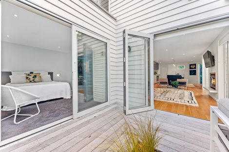 Photo of property in 15c Rodney Road, Northcote Point, Auckland, 0627