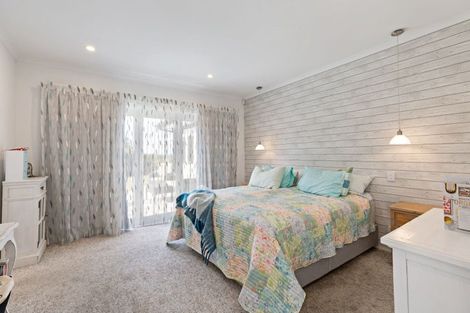 Photo of property in 51 Coutts Way, Fitzherbert, Palmerston North, 4410