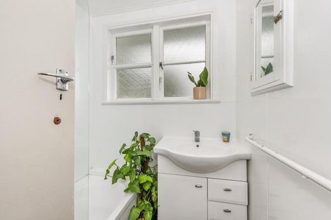 Photo of property in 24 Sare Crescent, Fairfield, Hamilton, 3214