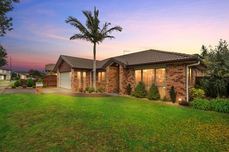 Photo of property in 16 Skelligs Drive, Flat Bush, Auckland, 2019