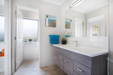 Photo of property in 3 Camellia Lane, Carterton, 5713