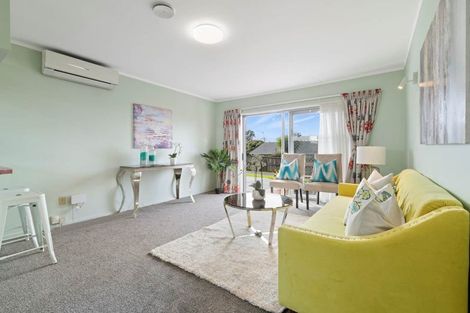 Photo of property in 2/93 Panama Road, Mount Wellington, Auckland, 1062