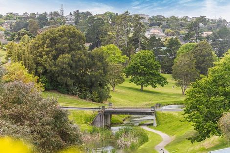 Photo of property in 25 Walnut Lane, Browns Bay, Auckland, 0630