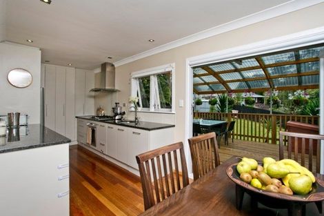 Photo of property in 10 Paragon Avenue, Beach Haven, Auckland, 0626